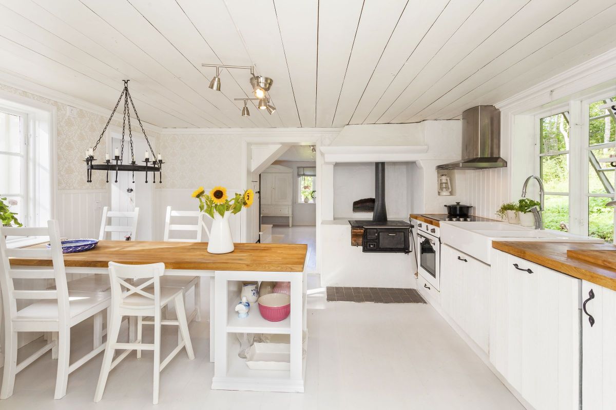 White and Wood Kitchen Design