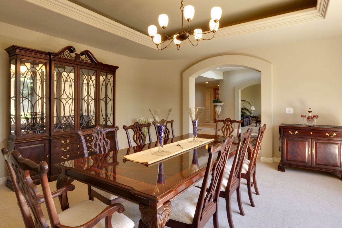 Elegant Wooden Dining Room Table