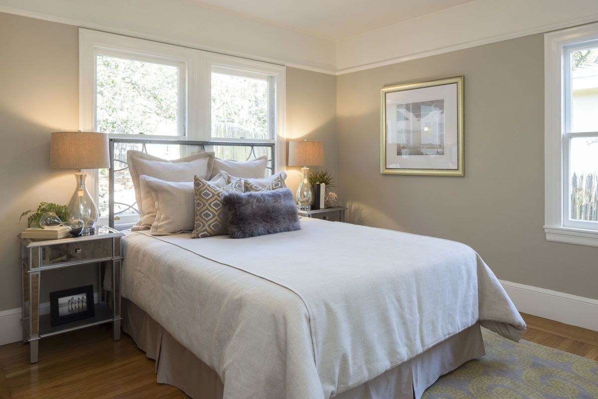 Off White Options for Bedroom Comfort