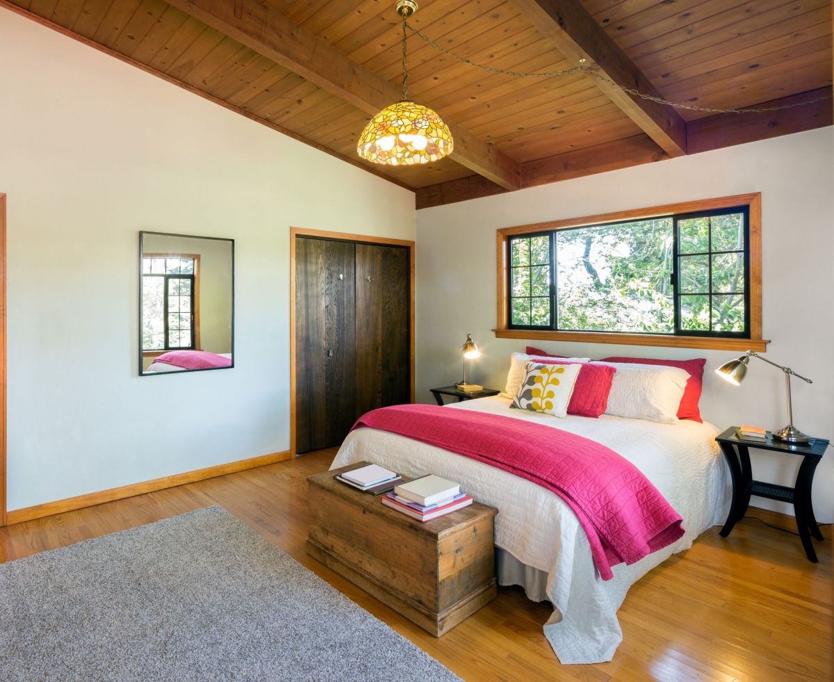 Bright Slash of Pink for Rustic Bedroom Style Options