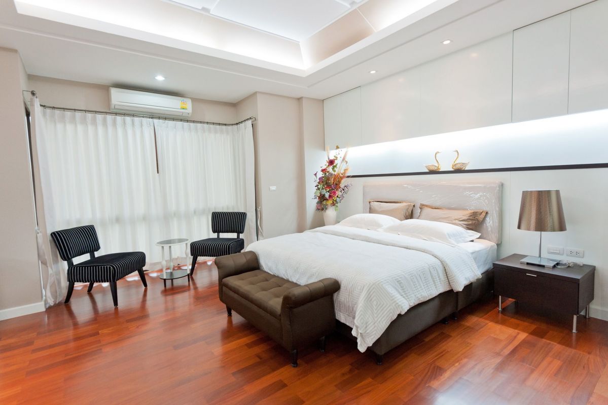 White Hotel Style Bedroom with Ottoman