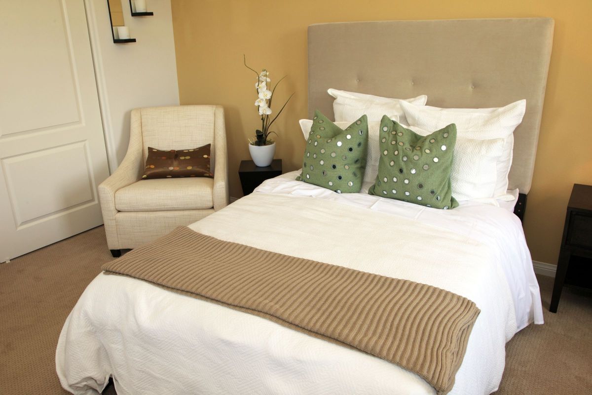 Small, Cute Bedroom 