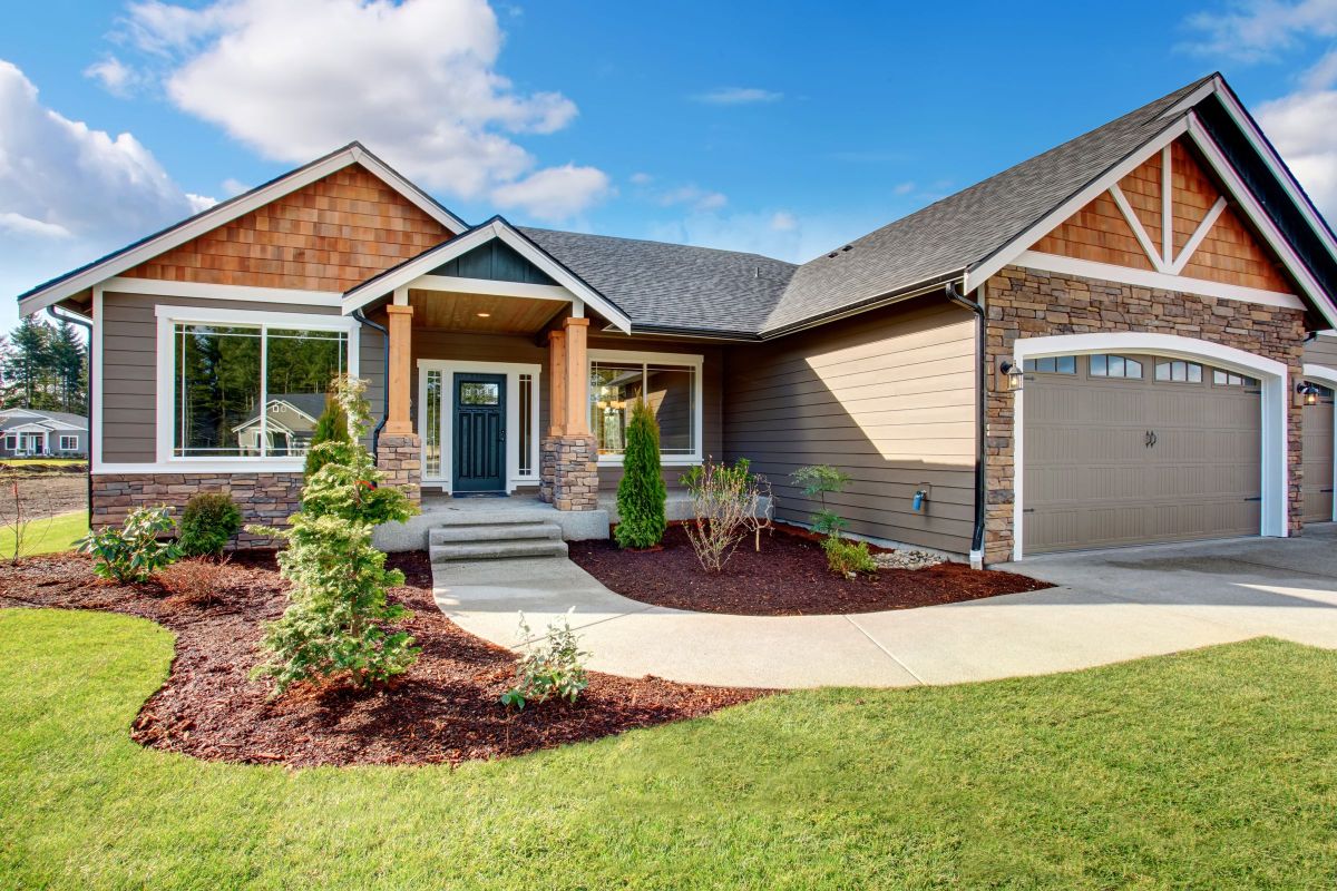 Beautiful Cedar Wooden Shingle Siding