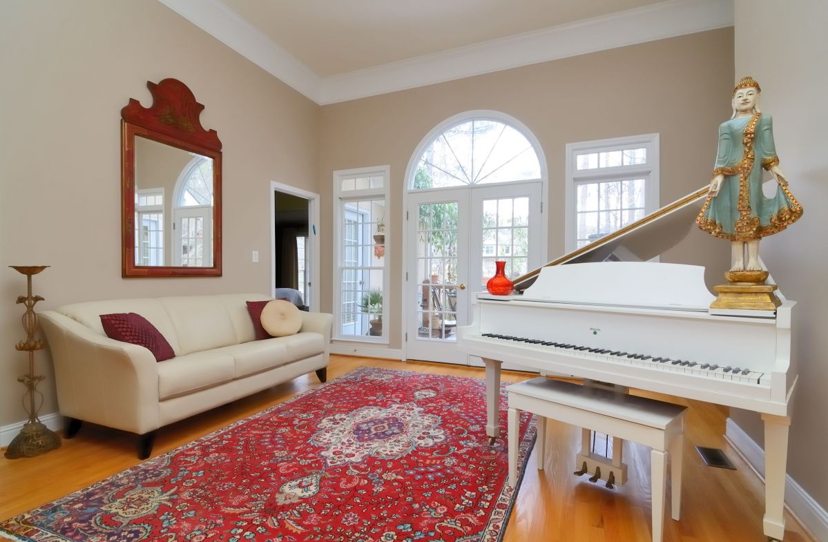 Red and White Fancy Living Room Style