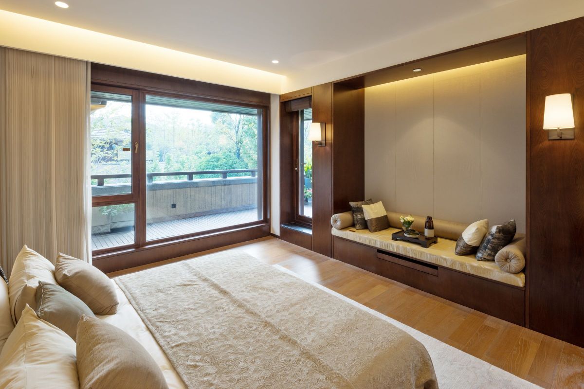 Soft, Comfortable Bedroom Design with Pillow Island Couch