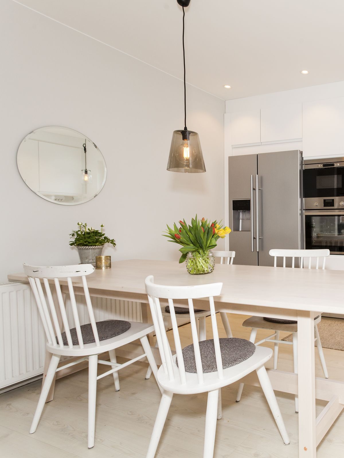 Eggshell White Dining Options