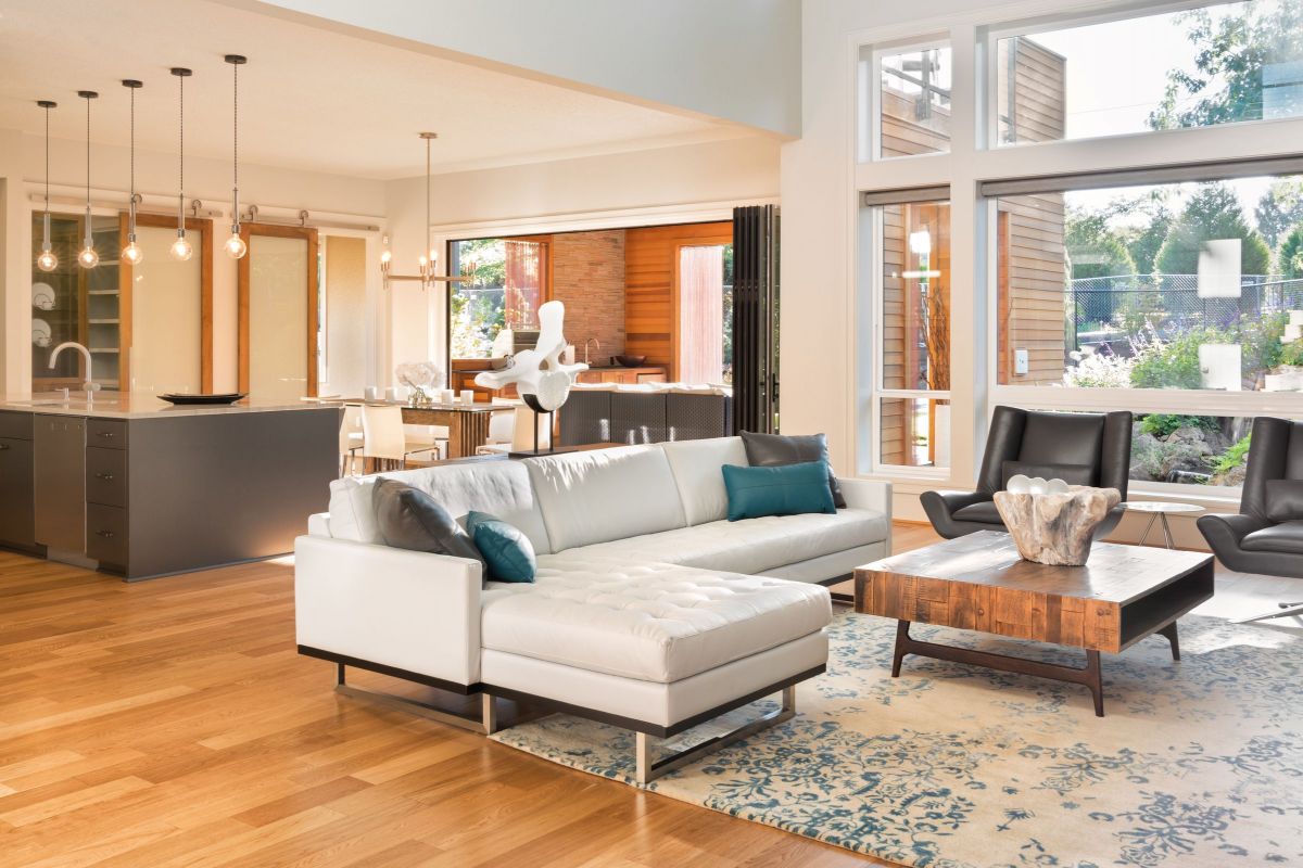 Luscious Hardwood Flooring for a Living Room