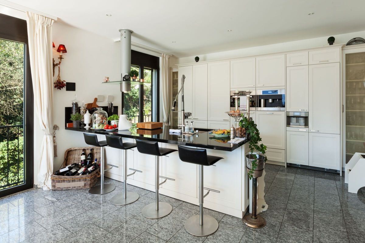 Bar Style Kitchen Seating Arrangment