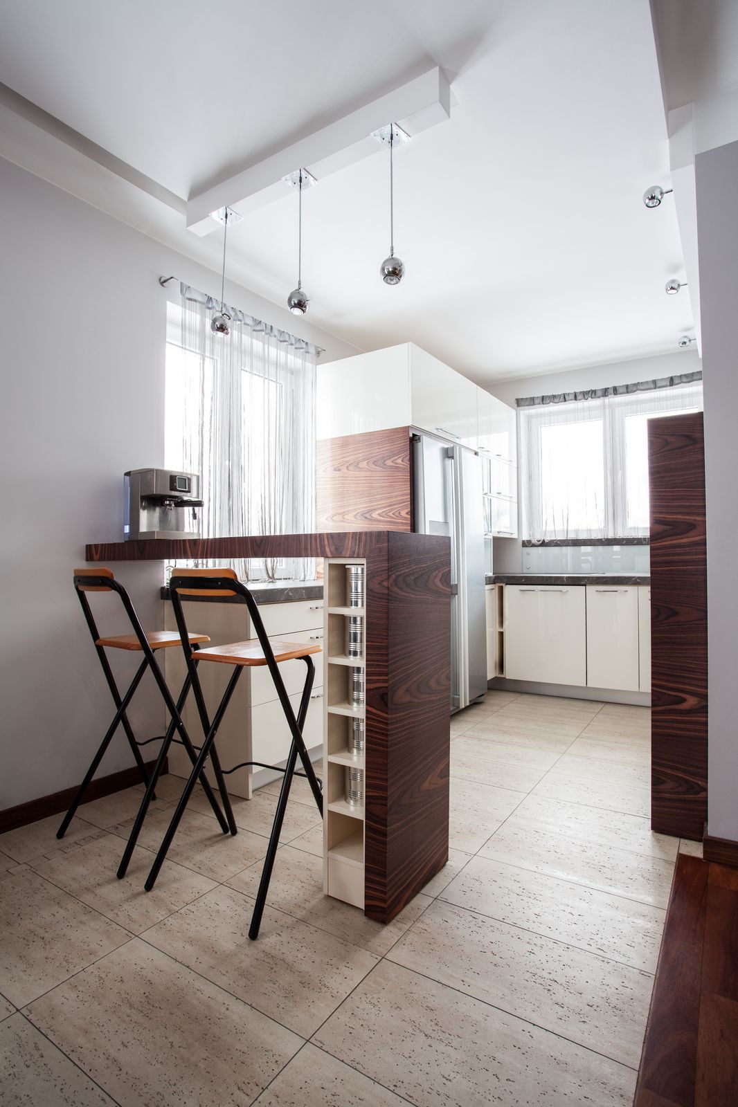 Intimate Chrome/Wood Kitchen Design
