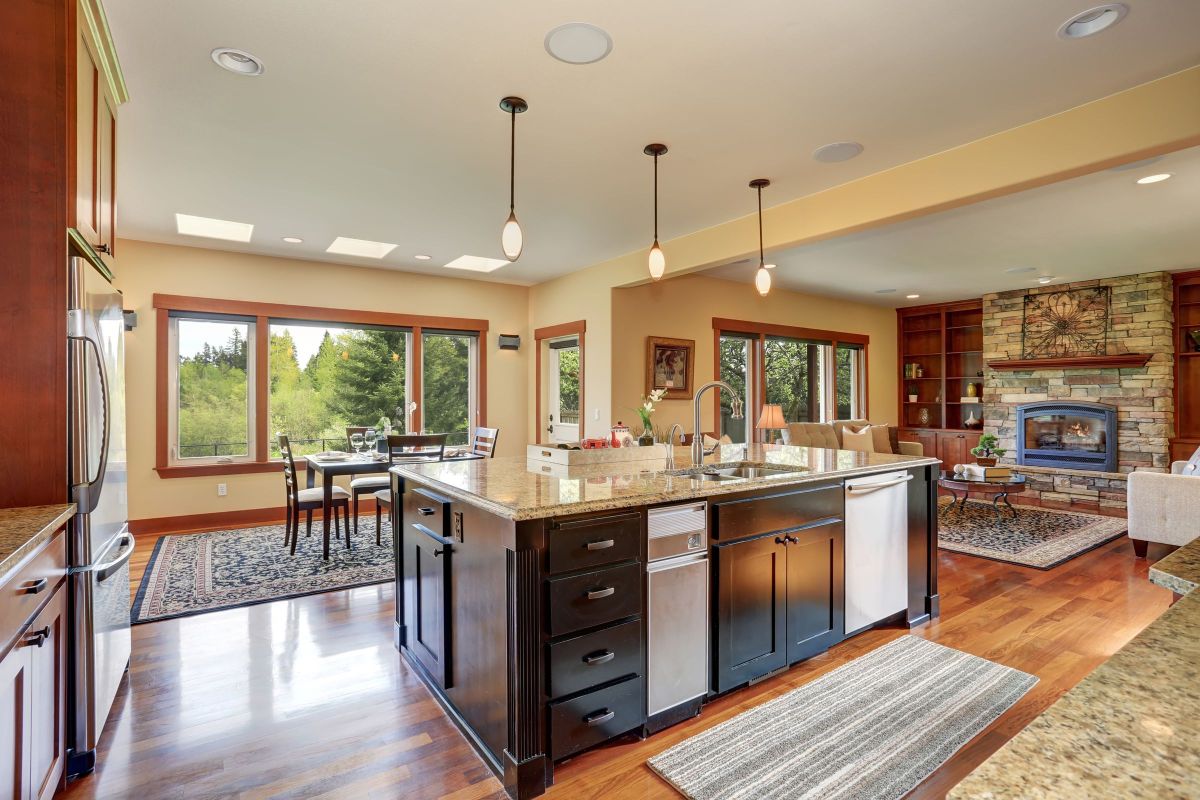 Elegant Wooden Dining Room Countertop Options