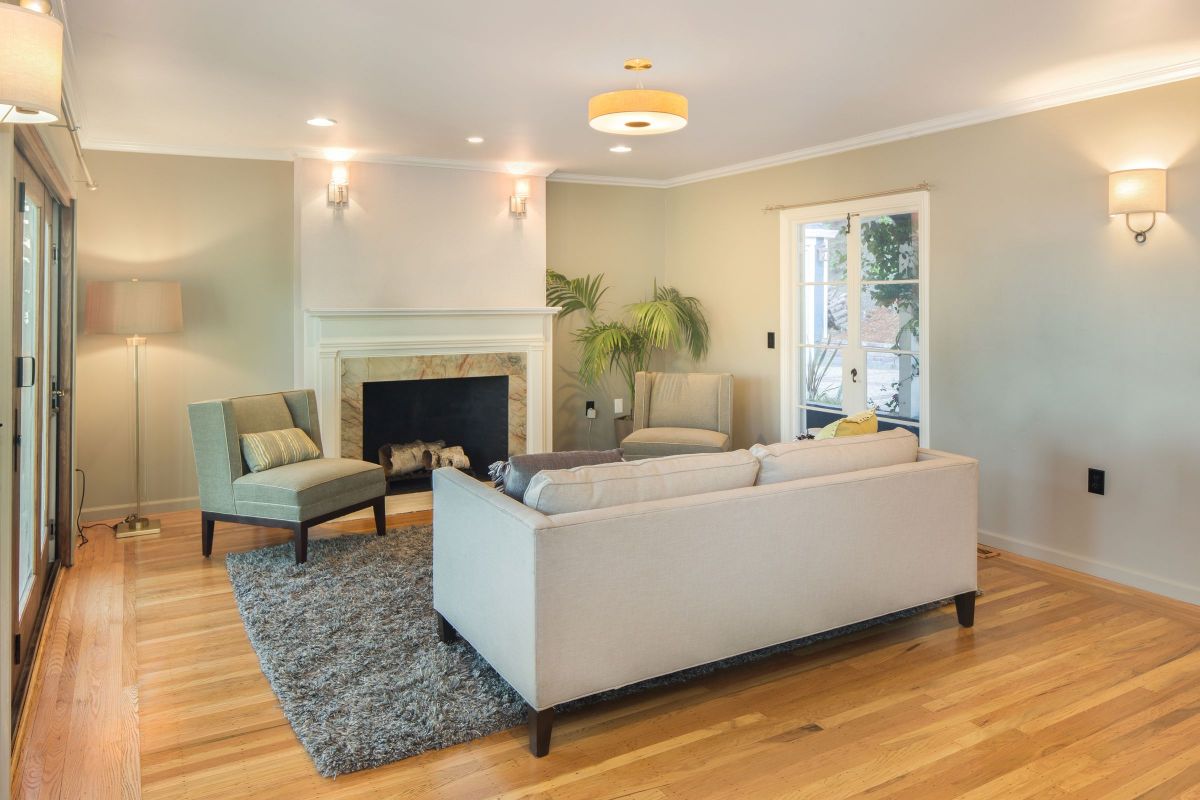 Living Room Hardwood Baseboard Floor