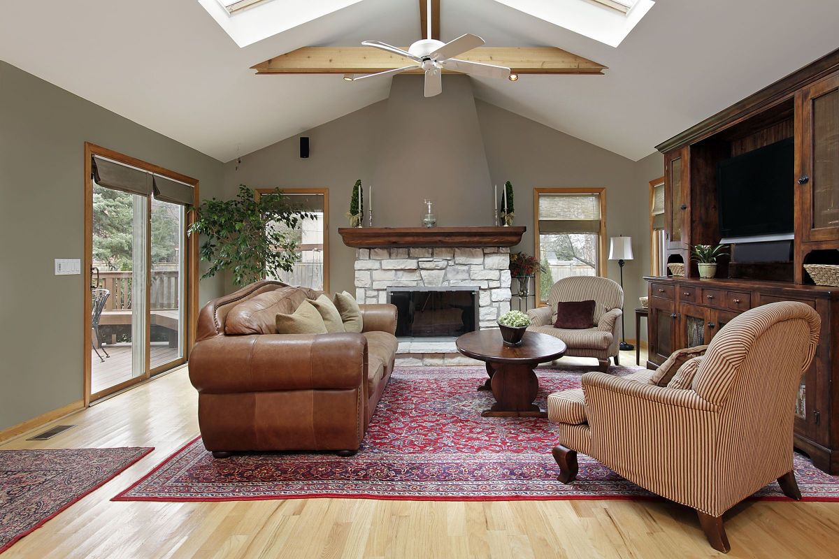 Custom Relaxed Living Room Sofa Display
