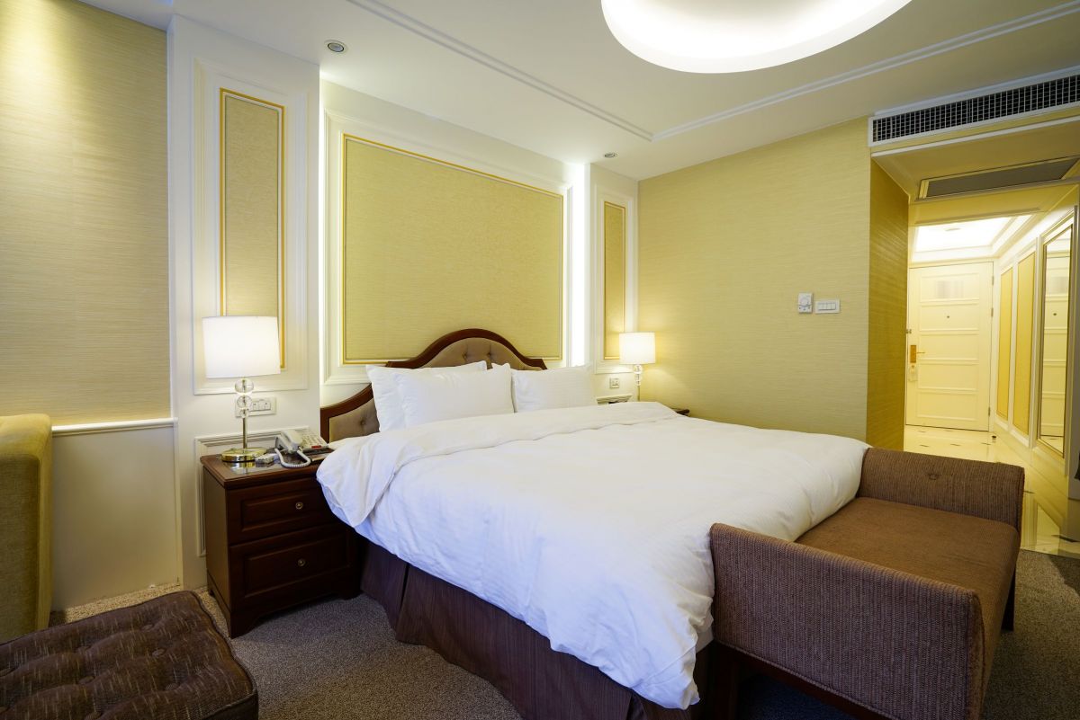Yellow Mellow Bedroom Design