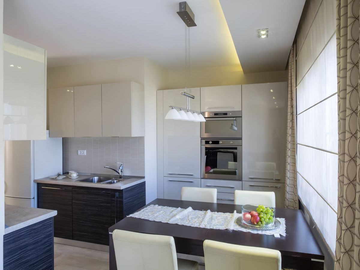 Light Colors for a Kitchen Dining Room