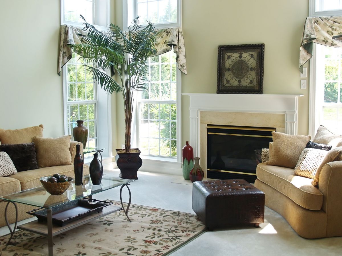 Classy Chic Approach to Sunny Living Room Furnishings