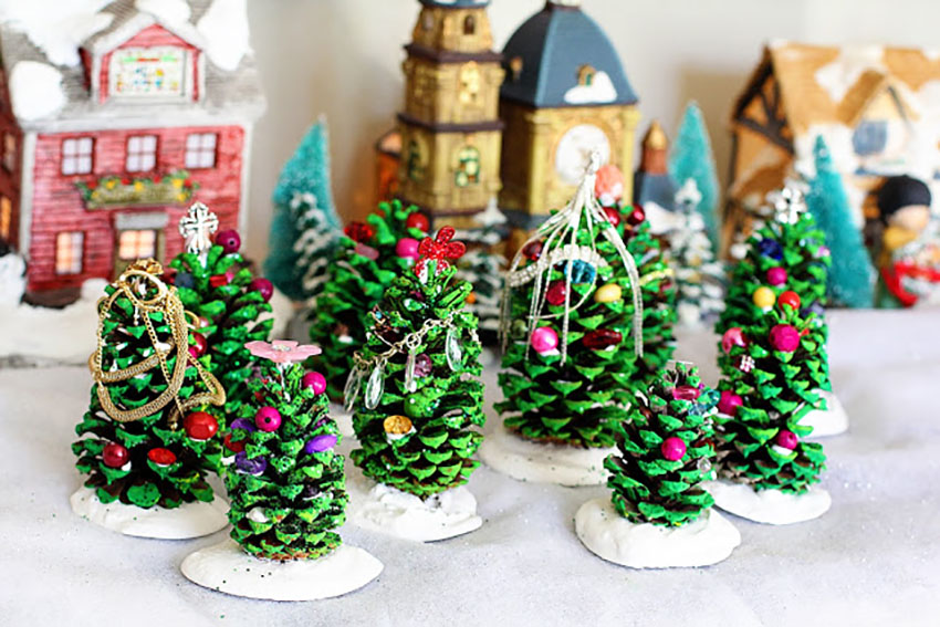 Pinecone Christmas Tree Holiday Crafts