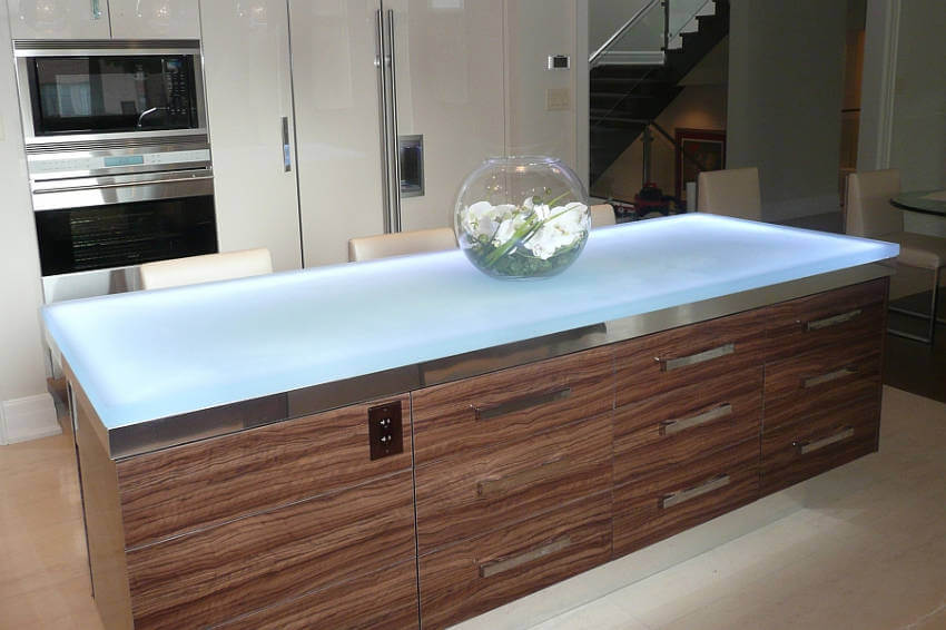 The biggest advantage to glass countertops is its stain-resistance!