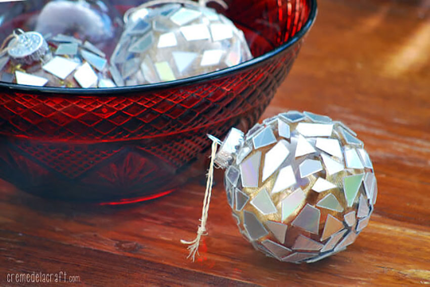 Old CDs Ornaments - Easy DIY Christmas Ornaments