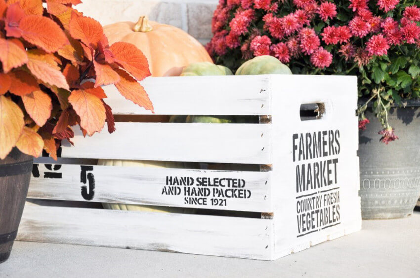 Crates are all about the farmhouse decor style.