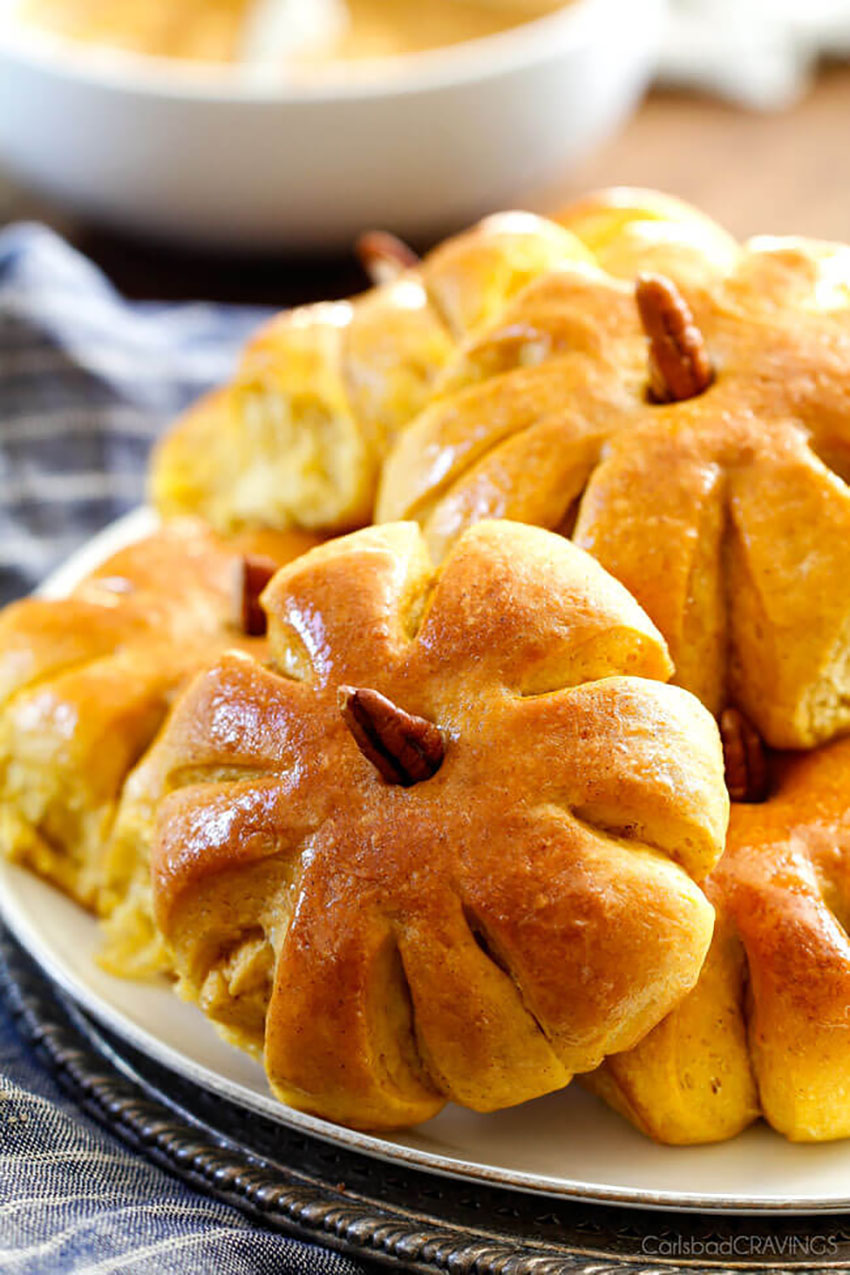 Pumpkin Dinner Rolls Thanksgiving