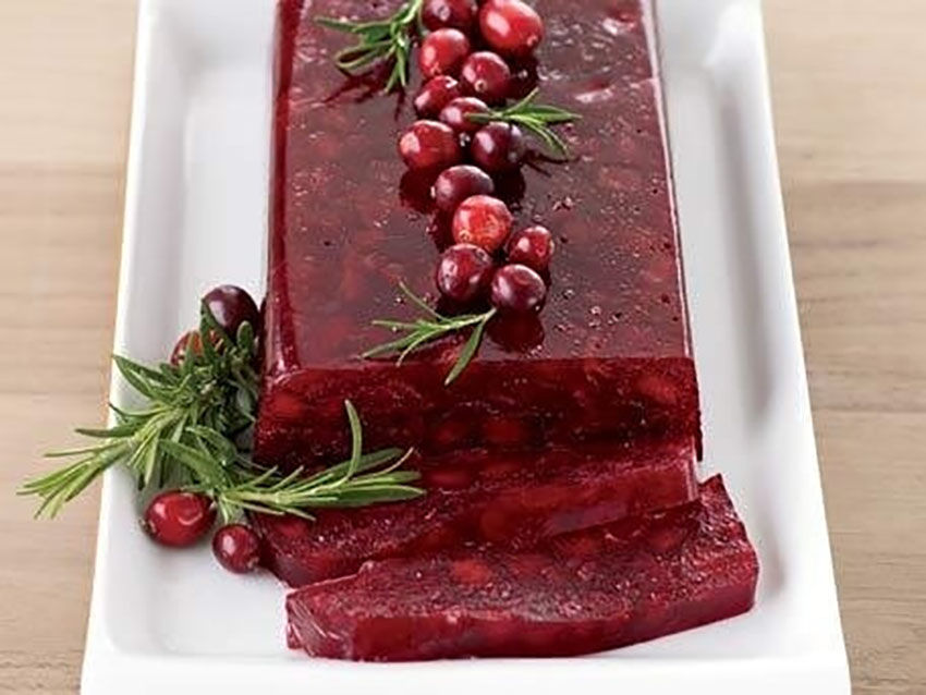 Jellied Cranberry Sauce With Fuji Apple